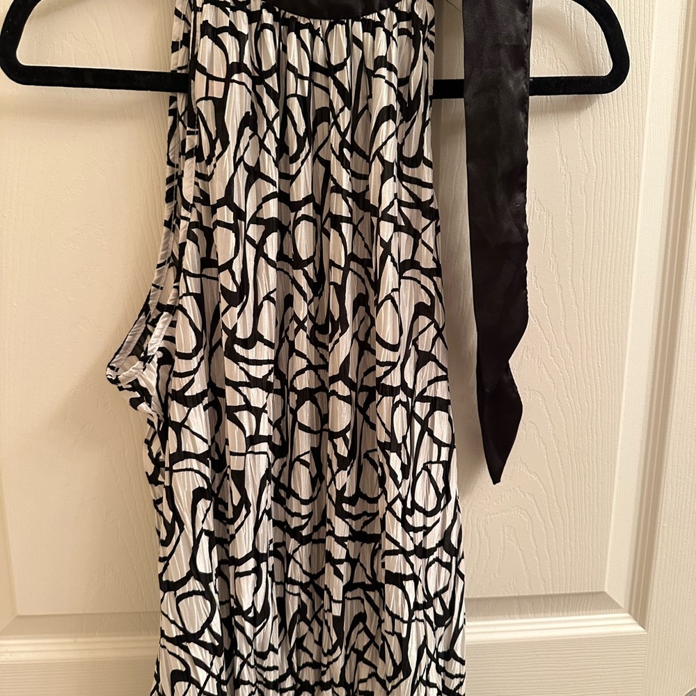 Silky Black and White Patterned Sleeveless Top